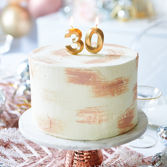30 gold candles cake