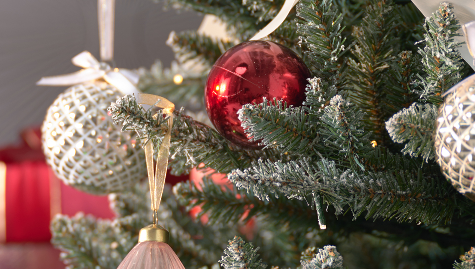 Christmas tree with Papyrus ornaments